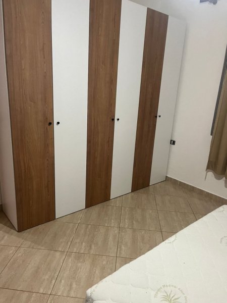 Tirane, jepet me qera shtepi 1+1 Kati 1, 400 € (Artan Lenja)