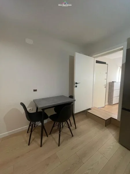 Tirane, jepet me qera apartament 1+1+Ballkon Kati 3, 43 m² 490 € (rruga e durresit)