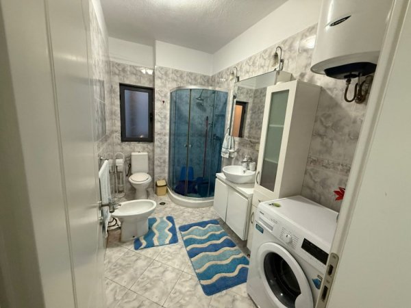 Tirane, jepet me qera apartament 2+1 Kati 11, 120 m² 650 € (21 Dhjetori)