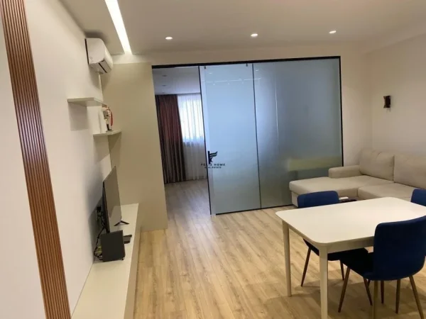 Tirane, jepet me qera apartament 1+1 Kati 9, 70 m² 500 € (ASTIR)