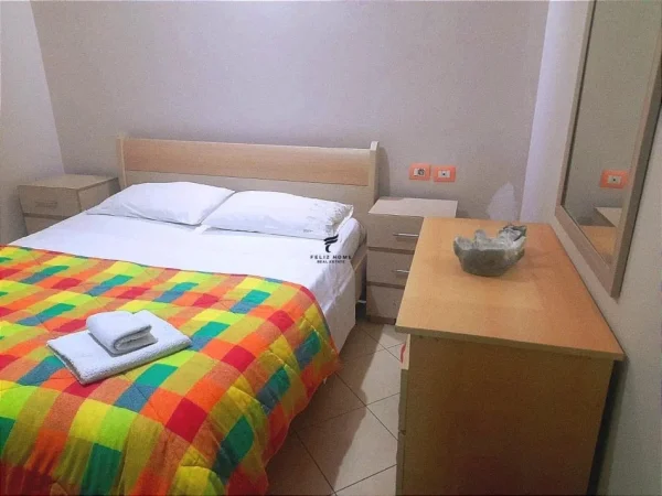 Tirane, jepet me qera apartament 3+1 Kati 2, 100 m² 1.200 € (QENDER)