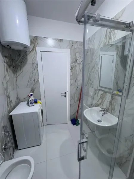 Tirane, jap me qera apartament 1+1+Ballkon Kati 5, 70 m² (Rruga Bardhyl, afer bar Oslo)