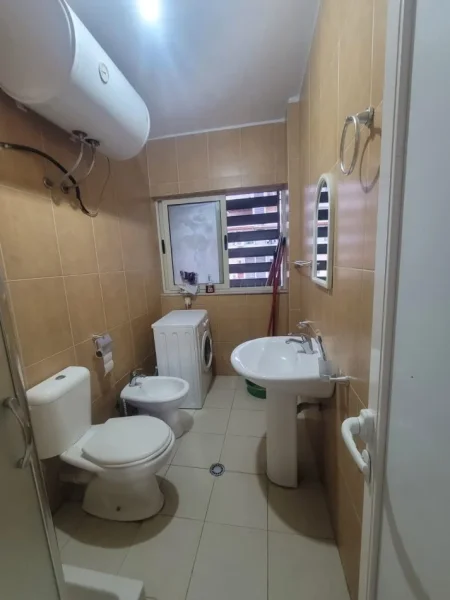 Tirane, jepet me qera apartament 1+1+Aneks+Ballkon Kati 7, 50 m² 430 € (Ish Fusha e Aviacionit)