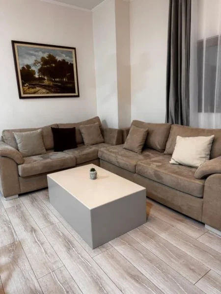 Tirane, jap me qera apartament 2+1 Kati 2, 65 m² 650 € (2+1 per qira te Stacioni i Trenit, afer Intermedica)