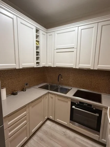 Tirane, jap me qera apartament 2+1 Kati 2, 65 m² 650 € (2+1 per qira te Stacioni i Trenit, afer Intermedica)