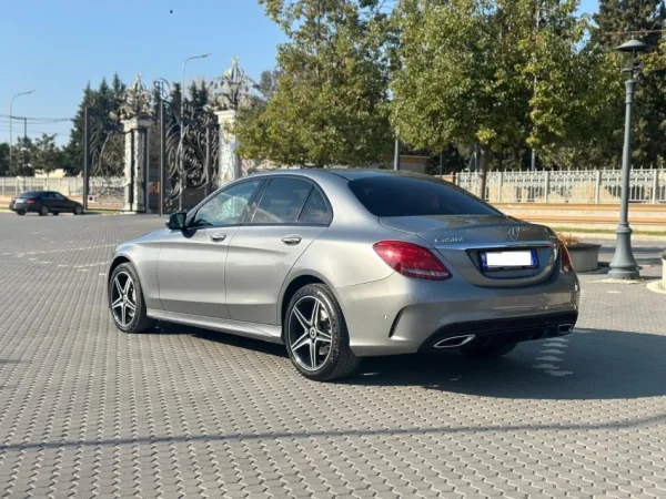 Durres, shes makine Mercedes Benz c250 cdi Amg line Nafte, e argjendtë automatik Klima 210.000 km 20.000 €