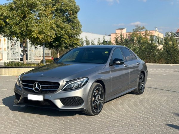 Durres, shes makine Mercedes Benz c250 cdi Amg line Nafte, e argjendtë automatik Klima 210.000 km 20.000 €