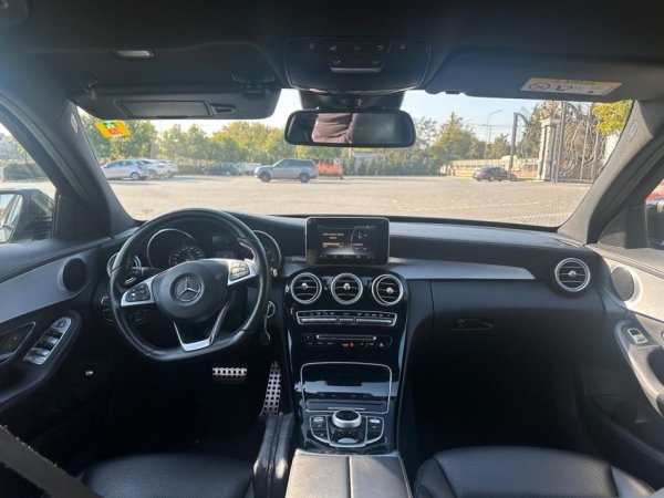 Durres, shes makine Mercedes Benz c250 cdi Amg line Nafte, e argjendtë automatik Klima 210.000 km 20.000 €