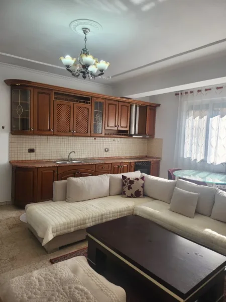 Tirane, jepet me qera apartament 2+1+Ballkon Kati 2, 105 m² 700 € (Zogu i Zi)