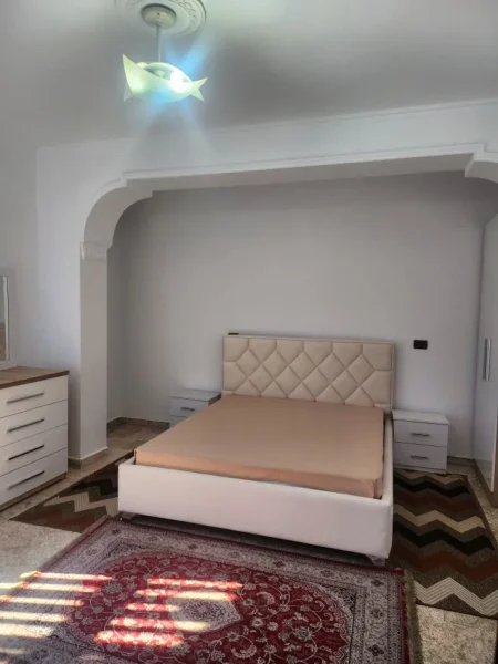 Tirane, jepet me qera apartament 2+1+Ballkon Kati 2, 105 m² 700 € (Zogu i Zi)