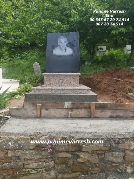 Tirane, ofroj Punime varresh me pikture ne granit