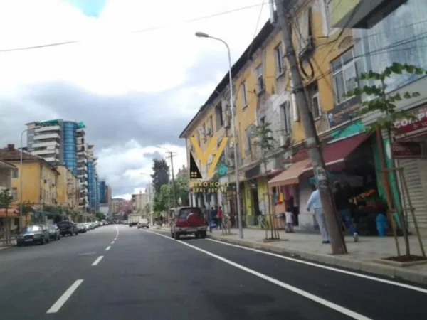 Tirane, shitet dyqan Kati 0, 22 m² 210.000 € (RRUGA E DIBRES)