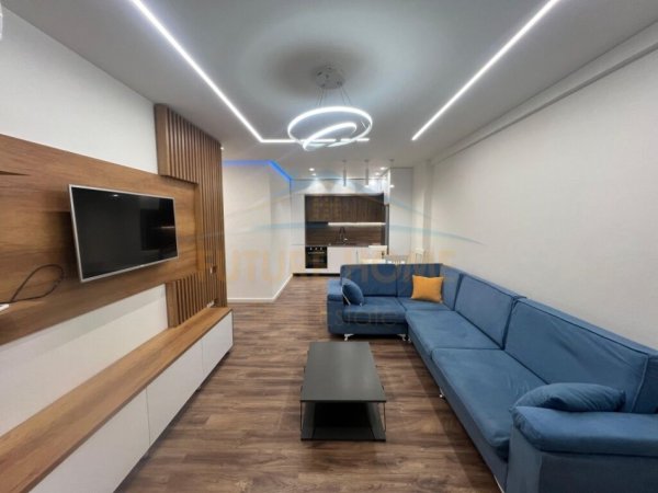 Tirane, jepet me qera apartament 2+1 Kati 4, 80 m² 650 € (Rruga 5 Maji)
