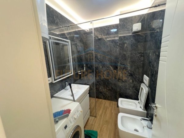 Tirane, jepet me qera apartament 2+1 Kati 4, 80 m² 650 € (Rruga 5 Maji)