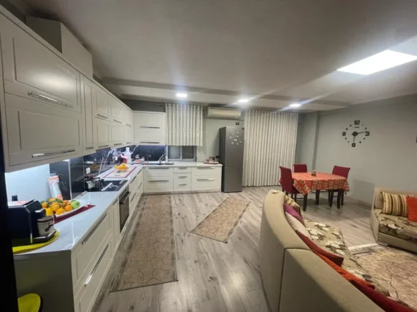 Tirane, shitet apartament 3+1 Kati 3, 220 m² 195.000 € (Kamez)