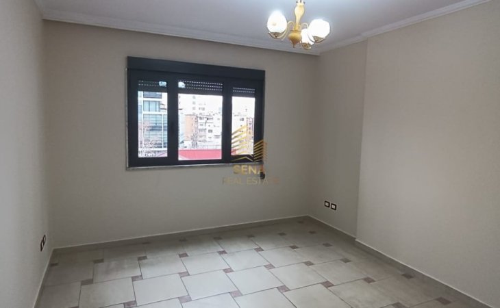 Tirane, jepet me qera ambjent biznesi Kati 4, 132 m² 1.200 € (Rruga Urani Pano)