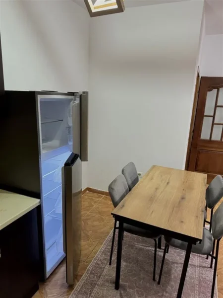 Tirane, jepet me qera apartament 3+1+Ballkon Kati 2, 100 m² 500 € (rruga Teodor Keko)