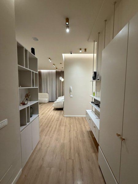 Tirane, jepet me qera ambjent biznesi Kati 1, 125 m² 2.000 € (Komuna e Parisit)