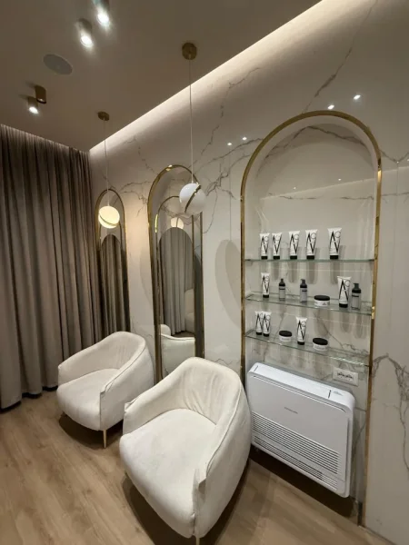 Tirane, jepet me qera ambjent biznesi Kati 1, 125 m² 2.000 € (Komuna e Parisit)