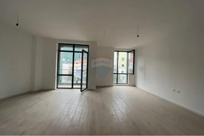 Tirane, shitet apartament 3+1 Kati 4, 154 m² 225.000 € (Bulevardi i Ri)