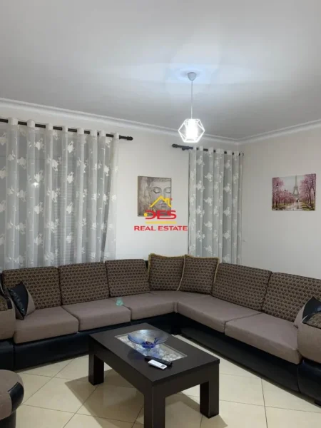 Vlore, jepet me qera apartament 3+1+Ballkon Kati 5, 120 m² 500 € (Rruga Nermin Vlora Falaski ,Vlorë)