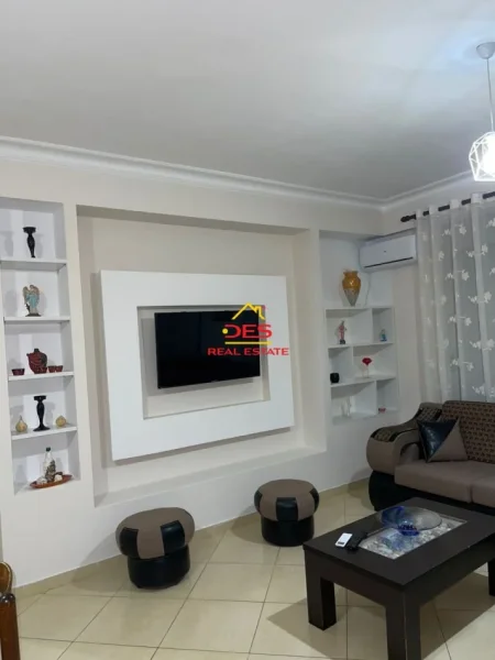 Vlore, jepet me qera apartament 3+1+Ballkon Kati 5, 120 m² 500 € (Rruga Nermin Vlora Falaski ,Vlorë)