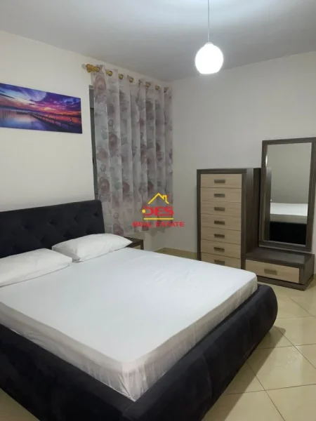 Vlore, jepet me qera apartament 3+1+Ballkon Kati 5, 120 m² 500 € (Rruga Nermin Vlora Falaski ,Vlorë)