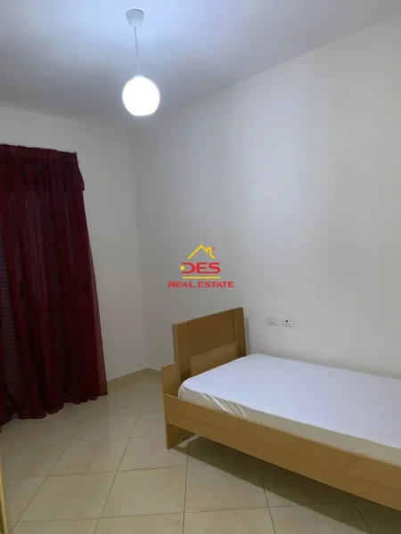Vlore, jepet me qera apartament 3+1+Ballkon Kati 5, 120 m² 500 € (Rruga Nermin Vlora Falaski ,Vlorë)