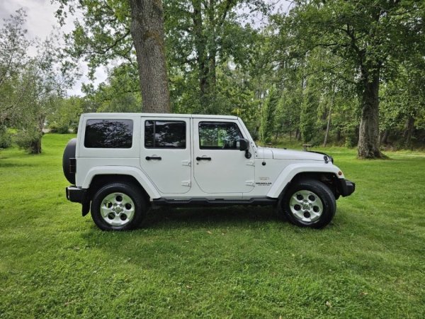 Tirane, shitet SUV | Fuoristrad | Xhip Jeep Wrangler Sahara Unlimited Nafte, e bardhë automatik Kondicioner 210.000 km 9.000 €