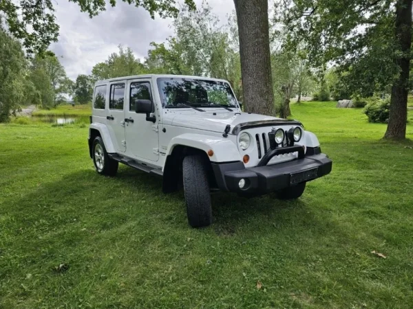 Tirane, shitet SUV | Fuoristrad | Xhip Jeep Wrangler Sahara Unlimited Nafte, e bardhë automatik Kondicioner 210.000 km 9.000 €