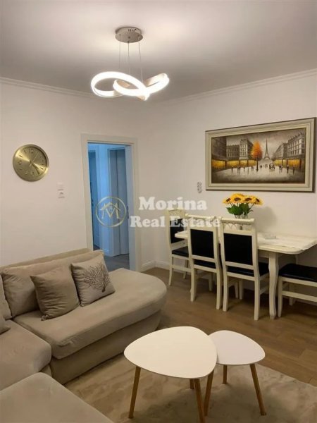 Tirane, jepet me qera apartament 3+1 Kati 3, 81 m² 700 € (Selvia)