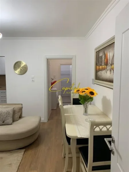 Tirane, jepet me qera apartament 3+1 Kati 3, 80 m² 700 € (RRUGA BARDHYL)