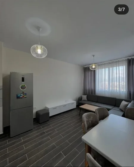 Tirane, jepet me qera apartament 2+1+Ballkon Kati 6, 85 m² 500 € (rruga Konferenca e Pezes)