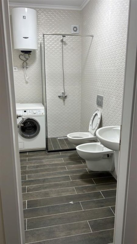 Tirane, jepet me qera apartament 2+1+Ballkon Kati 6, 85 m² 500 € (rruga Konferenca e Pezes)