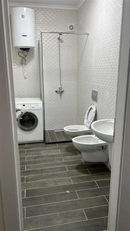 Tirane, jepet me qera apartament 2+1+Ballkon Kati 6, 85 m² 500 € (rruga Konferenca e Pezes)