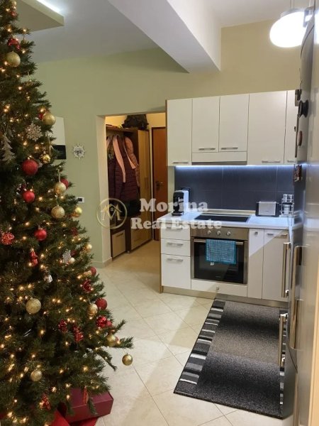 Tirane, jepet me qera apartament 2+1 Kati 6, 92 m² 400 € (Fresku)
