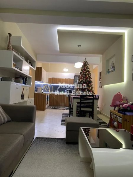 Tirane, jepet me qera apartament 2+1 Kati 6, 92 m² 400 € (Fresku)