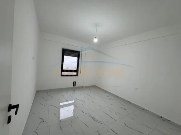 Durres, shitet apartament 1+1+Ballkon Kati 5, 68 m² 95.000 € (Mali i Robit, Golem)