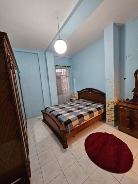 Tirane, jepet me qera apartament 1+1+Ballkon Kati 1, 60 m² 500 € (QENDER)