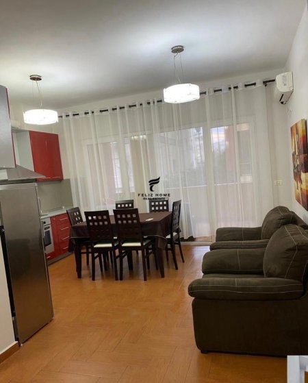 Tirane, jepet me qera apartament 2+1+Ballkon Kati 1, 117 m² 600 € (LIQENI ARTIFICIAL)