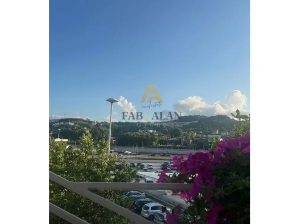 Tirane, jepet me qera ambjent biznesi Kati 0, 1.400 m² 15.000 € (TEG, rrethi tek Terminali Lindor)