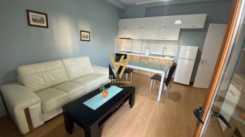 Tirane, jepet me qera apartament 1+1+Ballkon Kati 2, 55 m² 450 € (ALI DEMI)