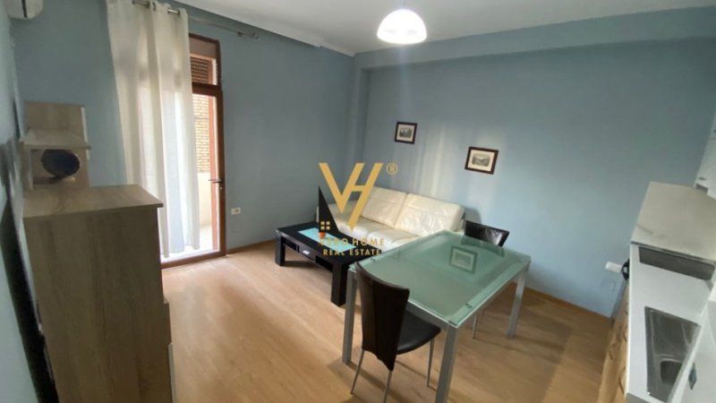 Tirane, jepet me qera apartament 1+1+Ballkon Kati 2, 55 m² 450 € (ALI DEMI)