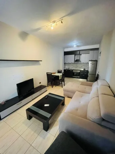 Tirane, jepet me qera apartament 1+1 Kati 4, 56 m² 450 €