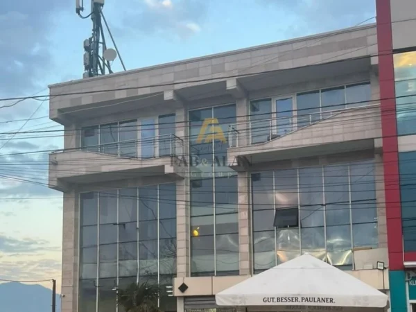 Tirane, jepet me qera ambjent biznesi Kati 1, 200 m² 1.700 € (Sauk i Ri)