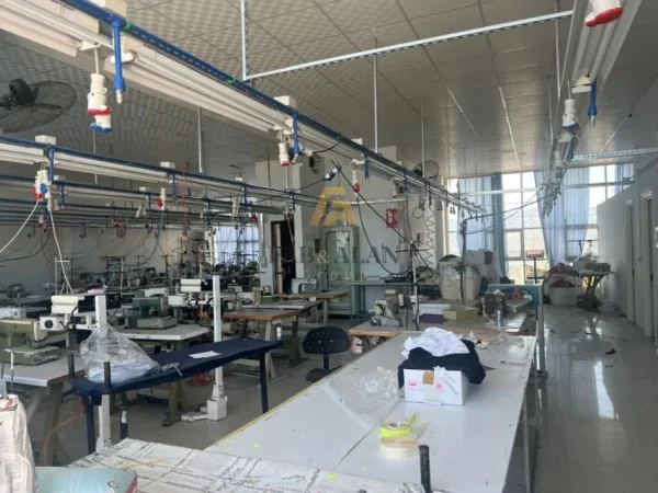 Tirane, jepet me qera ambjent biznesi Kati 1, 200 m² 1.700 € (Sauk i Ri)