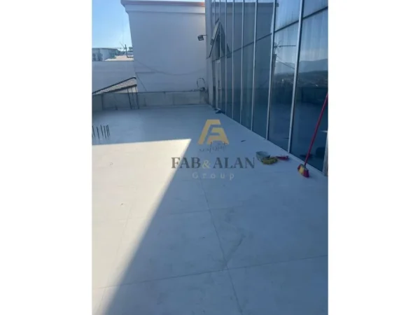 Tirane, jepet me qera ambjent biznesi Kati 1, 200 m² 1.700 € (Sauk i Ri)