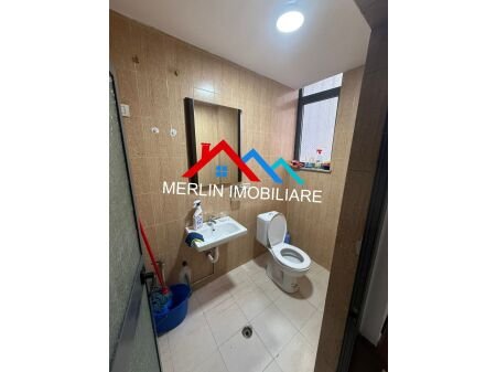 Tirane, jepet me qera ambjent biznesi Kati 0, 110 m² 1.000 € (VASIL SHANTO)
