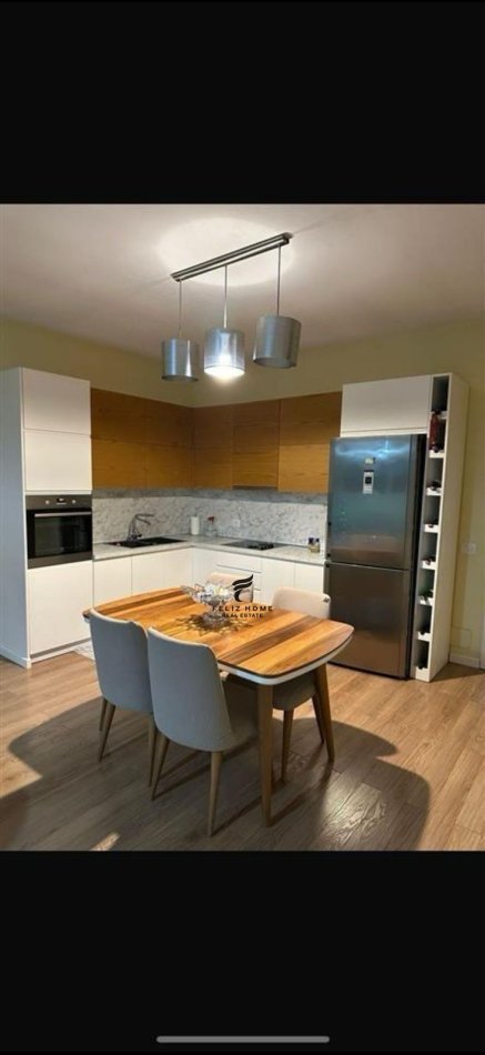 Tirane, jepet me qera shtepi 2+1+Ballkon Kati 1, 130 m² 700 € (KAMEZ)