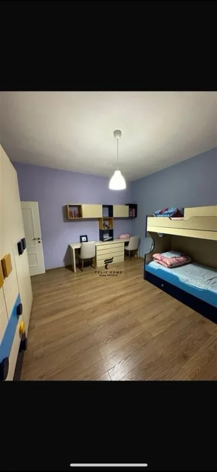 Tirane, jepet me qera shtepi 2+1+Ballkon Kati 1, 130 m² 700 € (KAMEZ)